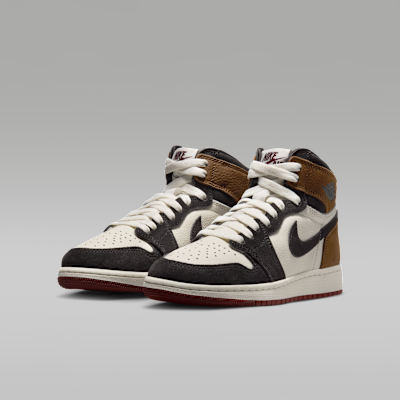 Air Jordan 1 High OG Big Kids' Shoes. Nike JP